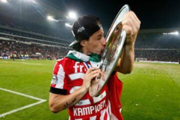 Andrés Guardado lleva sólo una temporada en el PSV y fue elegido el MVP de la temporada y salió campeón de la liga con su escuadra.