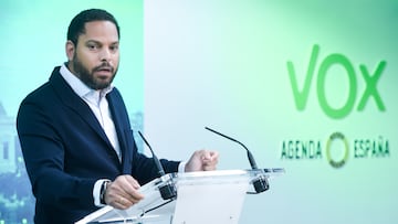El vicepresidente de VOX, Ignacio Garriga, durante una rueda de prensa tras la reuni¨®n del Comit¨¦ de Acci¨®n Pol¨ªtica de VOX, en la sede nacional del partido, a 11 de marzo de 2024, en Madrid (Espa?a). Ignacio Garriga ha acusado al Gobierno de Pedro S¨¢nchez de financiar regad¨ªos en Marruecos que utilizan aguas "presuntamente fecales" para tratar a las fresas que despu¨¦s se exportan a Espa?a, tras detectarse recientemente un lote de este producto procedente del pa¨ªs vecino contaminado con hepatitis A.
11 MARZO 2024;VOX;IGNACIO GARRIGA;RUEDA DE PRENSA;GOBIERNO DE S?NCHEZ
Gustavo Valiente / Europa Press
11/03/2024