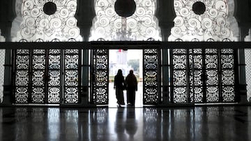 Muslim women walk through the door of Baiturrahman Grand Mosque during the holy fasting month of Ramadan in Banda Aceh, Indonesia, March 12, 2024, in this photo taken by Antara Foto. Antara Foto/Irwansyah Putra/ via REUTERS  ATTENTION EDITORS - THIS IMAGE HAS BEEN SUPPLIED BY A THIRD PARTY. MANDATORY CREDIT. INDONESIA OUT. NO COMMERCIAL OR EDITORIAL SALES IN INDONESIA.