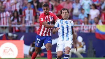 Soccer Football - LaLiga - Atletico Madrid v Real Sociedad - Metropolitano, Madrid, Spain - October 8, 2023 Atletico Madrid's Samuel Lino in action with Real Sociedad's Mikel Oyarzabal REUTERS/Isabel Infantes