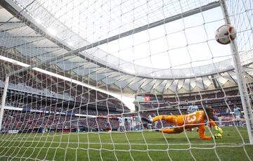 Griezmann golpeó el balón con violencia y lo acabó colando cerca de la escuadra de la portería defendida por Rubén. Vaya latigazo para el 1-0.
