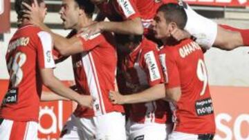 <b>NO SE RINDEN. </b>El Murcia sabe que aún quedan cinco jornadas para lograr la permanencia.