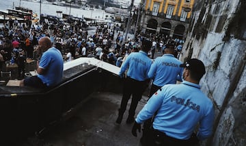  La ciudad costera del noroeste de Portugal está repleta de seguidores del Manchester City y del Chelsea. Ambos equipos se enfrentan esta noche en la final de la Champions League y algunos aficionados han llegado con ganas de fiesta.