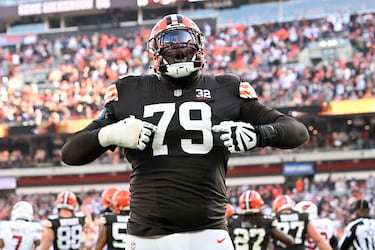 Tackle Ofensivo | Cleveland Browns | 169 kg