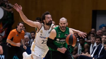 Pau Ribas, defendido por Sergio Llull en un Joventut-Real Madrid.