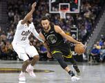 Unstoppable Curry makes NBA history in Warriors win