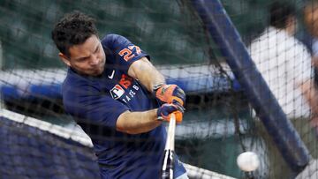 HOUSTON, TEXAS - MARCH 27: Jose Altuve #27 of the Houston Astros hits during batting practice before the game against the New York Mets on Opening Day at Daikin Park on March 27, 2025 in Houston, Texas. Tim Warner/Getty Images/AFP (Photo by Tim Warner / GETTY IMAGES NORTH AMERICA / Getty Images via AFP)