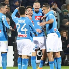 El Nápoles arrolla al Cagliari y refuerza su liderato