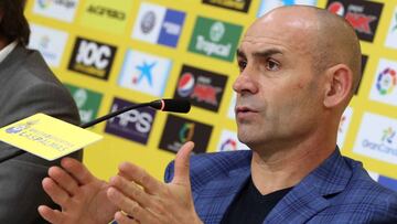 GRAF2018. LAS PALMAS DE GRAN CANARIA, 27/12/2017.- El nuevo entrenador de la UD Las Palmas, Paco Jémez, durante la rueda de prensa que ofreció hoy tras su presentación oficial. EFE/Elvira Urquijo A.