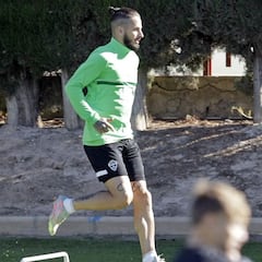 Benedetto viaja a París para arreglar unos trámites burocráticos