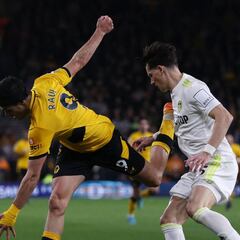 Noche para el olvido de Raúl Jiménez ante el Leeds United