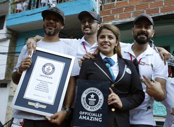 Los mejores exponentes del downhill recorrieron las calles de varios barrios de la comuna trece de Medellín. Con el evento se buscaba que el recorrido de 2260 metros se convierta en un nuevo récord mundial. Los Récord Guiness enviaron dos representantes para avalarlo. Uno de los participantes fue el mejor de la modalidad, el estadounidense Nicholi Rogatkin.