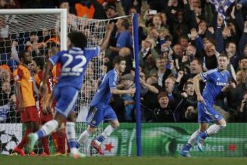 El jugador del Chelsea Gary Cahill celebra un gol ante el Galatasaray