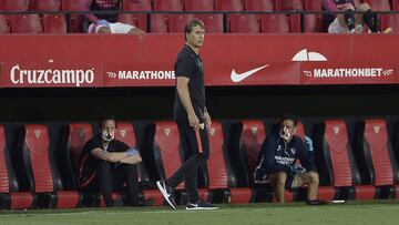 Sevilla's Spanish coach Julen Lopetegui observes players during the Spanish League football match between Sevilla FC and Real Betis at the Ramon Sanchez Pizjuan stadium in Seville on June 11, 2020. (Photo by CRISTINA QUICLER / AFP)
