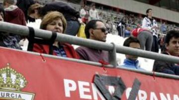 5.000 murcianos animan al Lorca en La Condomina