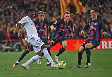 Vinicius Junior con Raphinha, Frenkie de Jong y Gavi.