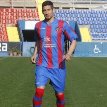 Nagore, ayer con la camiseta del Levante por primera vez.