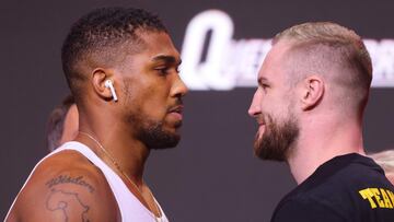 Britain's Anthony Joshua (L) and Sweden's Otto Wallin face off during a weigh-in event, a day before their match, in Riyadh on December 22, 2023. (Photo by Fayez NURELDINE / AFP)