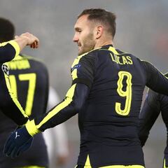 Arsenal y Alexis ganan el grupo con el show de Lucas