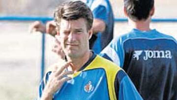 Laudrup pasó revista antes de partir hacia Holanda.