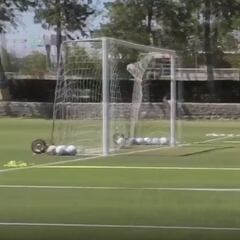 ¡Al ángulo!: Matías prepara el clásico ante la UC con este golazo