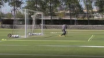 ¡Al ángulo!: Matías prepara el clásico ante la UC con este golazo