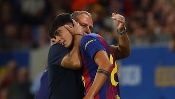 Soccer Football - LaLiga - FC Barcelona v Valencia - Johan Cruyff Stadium, Barcelona, Spain - September 14, 2025 FC Barcelona's Marc Bernal with FC Barcelona coach Hansi Flick as he prepares to come on as a substitute REUTERS/Albert Gea