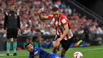 Athletic Bilbao's Spanish defender #02 Andoni Gorosabel (up) fights for the ball with Getafe's Spanish defender #16 Diego Rico during the Spanish league football match between Athletic Club Bilbao and Getafe CF at the San Mames stadium in Bilbao on August 15, 2024. (Photo by ANDER GILLENEA / AFP)