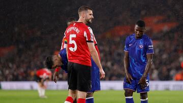 Soccer Football - Premier League - Southampton v Chelsea - St Mary's Stadium, Southampton, Britain - December 4, 2024 Chelsea's Marc Cucurella reacts after having his hair pulled by Southampton's Jack Stephens before Stephens is sent off Action Images via Reuters/Andrew Couldridge EDITORIAL USE ONLY. NO USE WITH UNAUTHORIZED AUDIO, VIDEO, DATA, FIXTURE LISTS, CLUB/LEAGUE LOGOS OR 'LIVE' SERVICES. ONLINE IN-MATCH USE LIMITED TO 120 IMAGES, NO VIDEO EMULATION. NO USE IN BETTING, GAMES OR SINGLE CLUB/LEAGUE/PLAYER PUBLICATIONS. PLEASE CONTACT YOUR ACCOUNT REPRESENTATIVE FOR FURTHER DETAILS..
