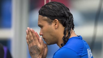 El legendario boxeador mexicano confirmó que el futbolista se encuentra en rehabilitación en una de sus clínicas de tratamiento de adicciones.