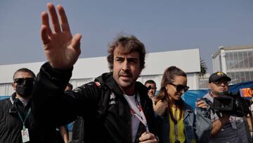 Fernando Alonso, en el paddock del Autódromo Hermanos Rodríguez.