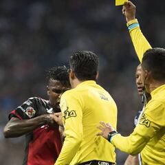 Comisión Disciplinaria investigará agarrón de árbitro a Bolaños