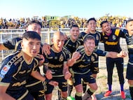 Futbol, Palestino vs Coquimbo Unido.
Fecha 27, Liga de Primera 2025.
El jugador de Coquimbo Unido Alenjandro Camargo, celebra el gol junto a sus compañeros durante el partido de primera division disputado en el Estadio Municipal de La Cisterna, Santiago, Chile.
08/11/2025
Pepe Alvujar/Photosport
Football, Palestino vs Coquimbo Unido.
27th turn, 2025 First division League.
Coquimbo Unido player Alenjandro Camargo celebrates the goal with his teammates during the first division match played at the Municipal Stadium of La Cisterna, Santiago, Chile.
08/11/2025
Pepe Alvujar/Photosport