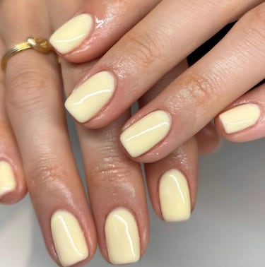 Los colores de uñas cortas que se pondrán de moda para finales de abril 2026