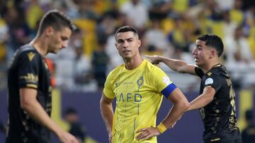 Cristiano Ronaldo se lamenta de una ocasión fallada en la segunda jornada de la Liga Profesional Saudí.