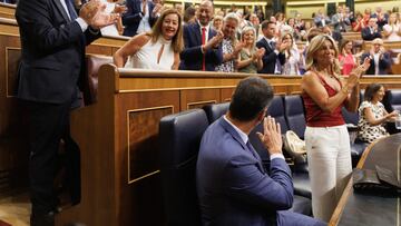 (I-D) El portavoz del PSOE en el Congreso, Patxi López, la diputada socialista y expresidenta de Baleares, Francina Armengol el presidente del Gobierno en funciones y secretario general del PSOE, Pedro Sánchez, la líder de Sumar, Yolanda Díaz durante la Sesión Constitutiva de la XV Legislatura en el Congreso de los Diputados, a 17 de agosto de 2023, en Madrid (España). Los diputados de la formación han llegado a la Cámara Baja tras celebrar una reunión interna en la que han decidido apoyar a la candidata socialista a la Presidencia del Congreso. El Congreso de los Diputados y el Senado surgidos de las elecciones generales del 23 de julio celebran hoy sus sesiones constitutivas, las primeras de la legislatura. Hoy toman posesión de sus cargos los 350 diputados elegidos en los comicios del 23 de julio, acatando la Constitución, y votando a los nueve miembros de la Mesa de la Cámara. Al no estar aún constituidos los órganos de la Cámara se ha configurado una Mesa de Edad para dirigir esta sesión.
17 AGOSTO 2023;CORTES;CONGRESO;CONSTITUCIÓN;SESIÓN CONSTITUTIVA;VOTACIÓN;GOBIERNO;MESA
Eduardo Parra / Europa Press
17/08/2023