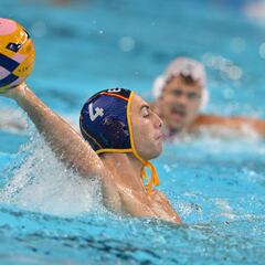 España aprende rápido, pero se las verá con el campeón olímpico