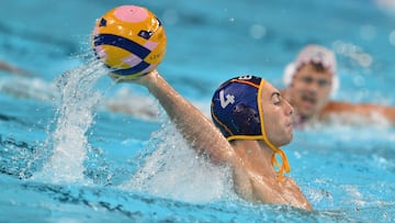 España aprende rápido, pero se las verá con el campeón olímpico