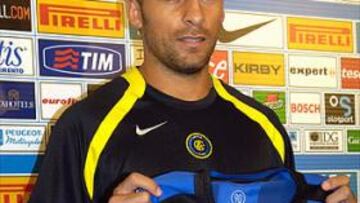 <B>UNO MÁS. </B>El presidente del Inter presentó a Samuel como "el quinto gran fichaje tras Julio César, Wome, Pizarro y Solari".