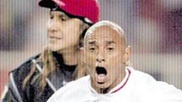 <b>DECISIVO</b>. La historia del partido se acabó en el primer gol del Sevilla, que festeja Darío Silva, y que fue el inicio de las cantadas de Burgos.