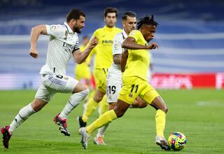 Samuel Chukwueze saca a bailar a Nacho en el Bernabéu