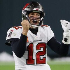 What were Tom Brady's career stats at Patriots and Buccaneers?