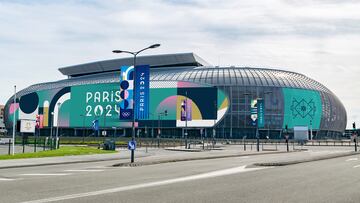 El estadio ubicado en la ciudad de Lille destaca por su techo retráctil capaz de plegarse en alrededor de 30 minutos. Esta característica permite la disputa de competiciones indoor, en este caso, la fase preliminar de baloncesto y los cruces de la de balonmano. Pese a su reciente apertura en 2012, ya ha acogido seis partidos de la Eurocopa 2016 y es un lugar multiusos para el país. Allí se celebran partidos de rugby, baloncesto, tenis e incluso conciertos. Costó 282 millones de euros y se espera que esté a la altura de la cita olímpica.