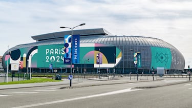 El estadio ubicado en la ciudad de Lille destaca por su techo retráctil capaz de plegarse en alrededor de 30 minutos. Esta característica permite la disputa de competiciones indoor, en este caso, la fase preliminar de baloncesto y los cruces de la de balonmano. Pese a su reciente apertura en 2012, ya ha acogido seis partidos de la Eurocopa 2016 y es un lugar multiusos para el país. Allí se celebran partidos de rugby, baloncesto, tenis e incluso conciertos. Costó 282 millones de euros y se espera que esté a la altura de la cita olímpica.