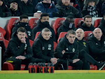 Ole Gunnar Solskjaer on the United bench.