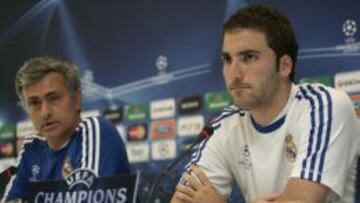 Mourinho e Higua&iacute;n, en una rueda de prensa previa a un partido de Champions.