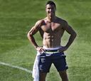 Cristiano 'saca músculo' tras el entrenamiento del Real Madrid