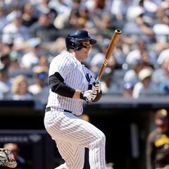 Anthony Rizzo rests after collision with Tatis