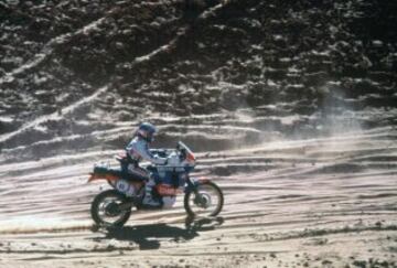 Es ganador del Rally Dakar en cinco ocasiones (dos con Yamaha: 1979 y 1980, y tres con Honda: 1982, 1986 y 1987).