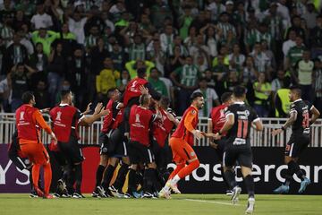 Atlético Nacional empató con Olimpia en el Atanasio y no le alcanzó para avanzar a la siguiente fase de Copa Libertadores. Duro golpe para el equipo verdolaga y el fútbol colombiano. 